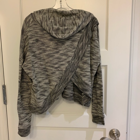 Women’s hoodie with open back-Boutique Find - Picture 3 of 6